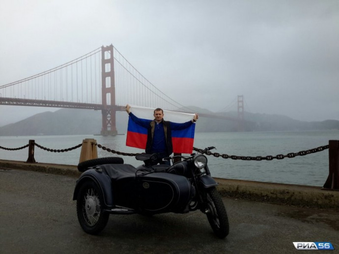 Оренбуржец подарил лидеру Metallica раритетный советский мотоцикл 3
