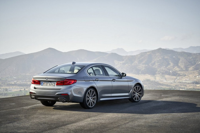 BMW представила 5-Series нового поколения 2