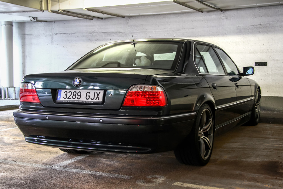 BMW 7 series E38 3